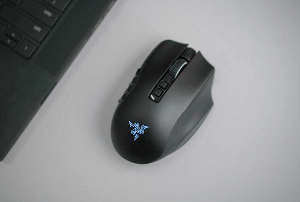 Razer Naga Pro：一个游戏鼠标能给魔兽玩家带来多大的体验提升？