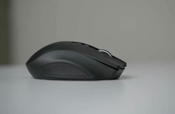 Razer Naga Pro：一个游戏鼠标能给魔兽玩家带来多大的体验提升？